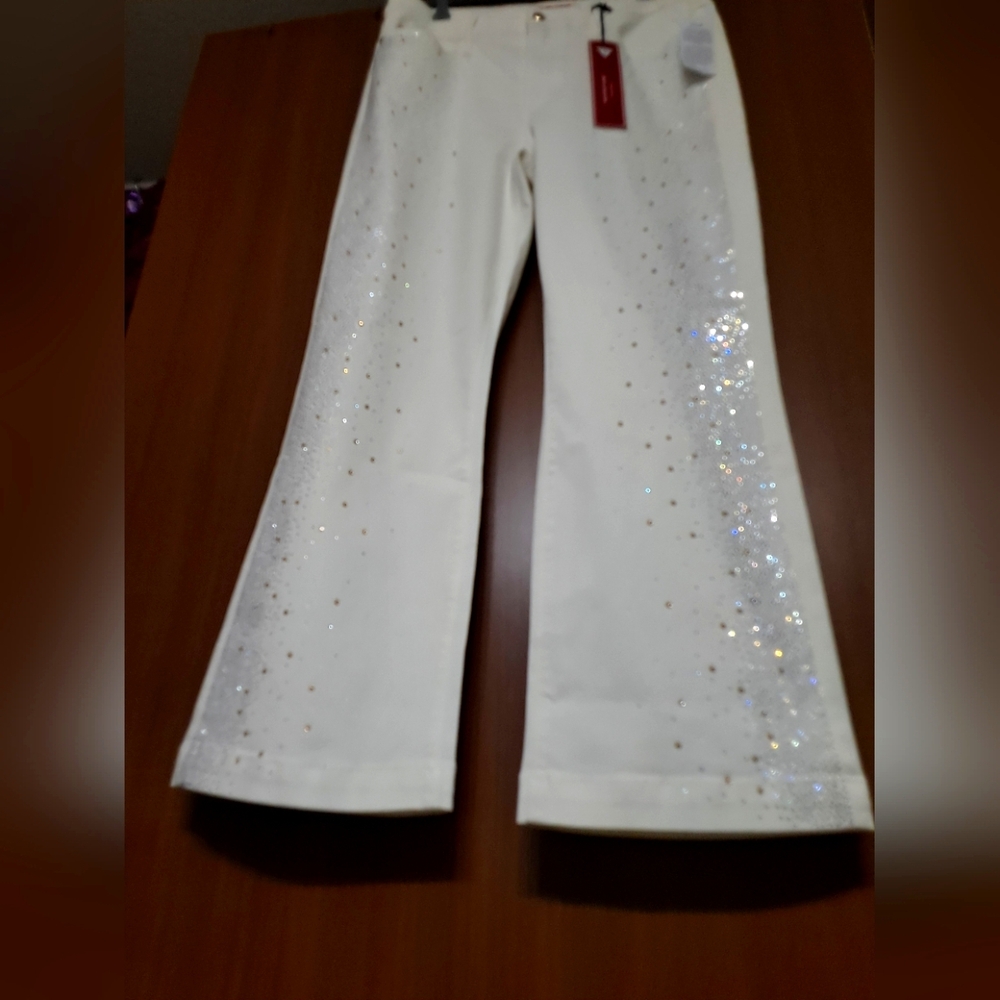 Jeans. GUESS. Misses 10. Wide Leg White  with silver and gold rhinestones. NWT.
